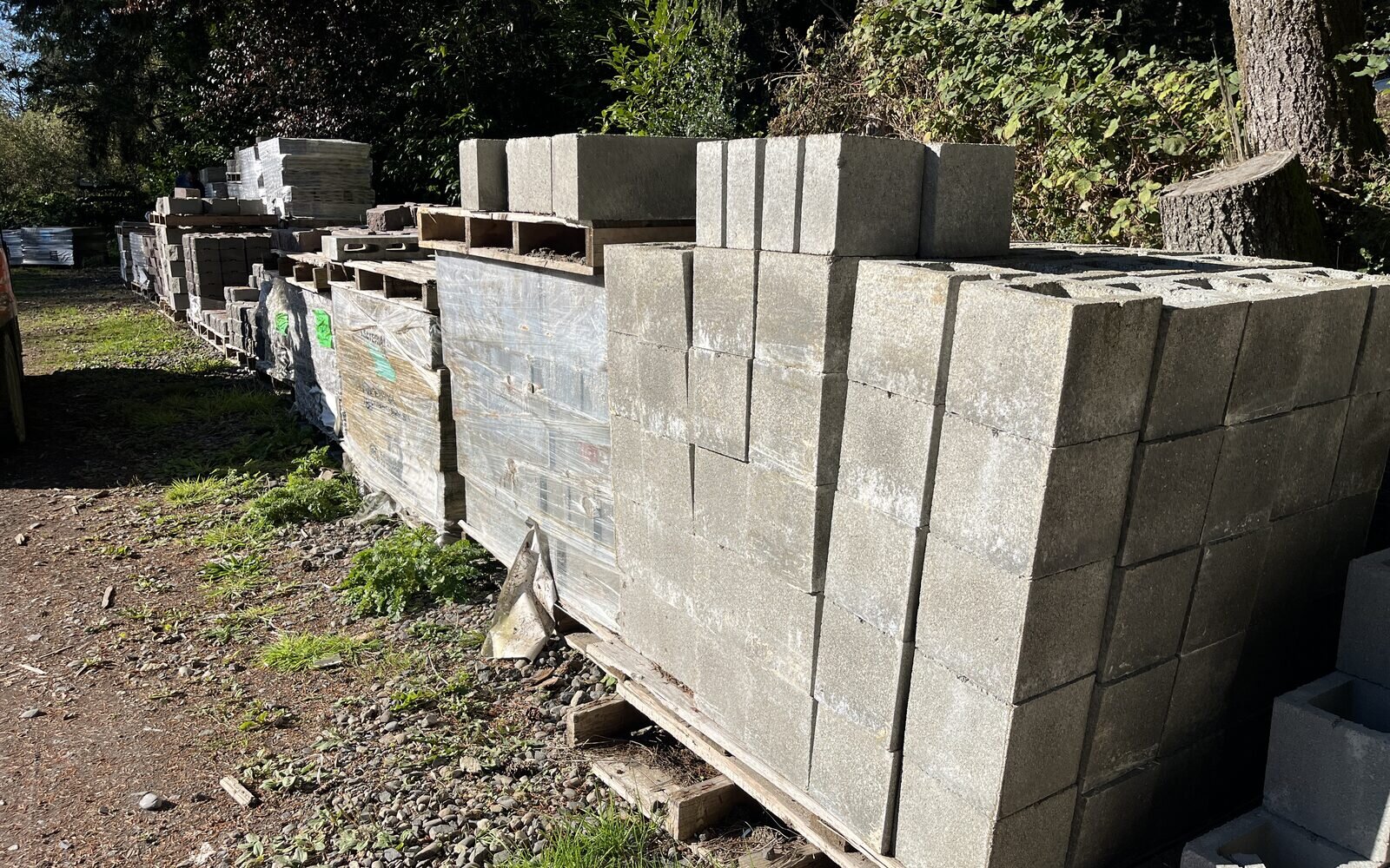 Landscape supply yard: how the business runs