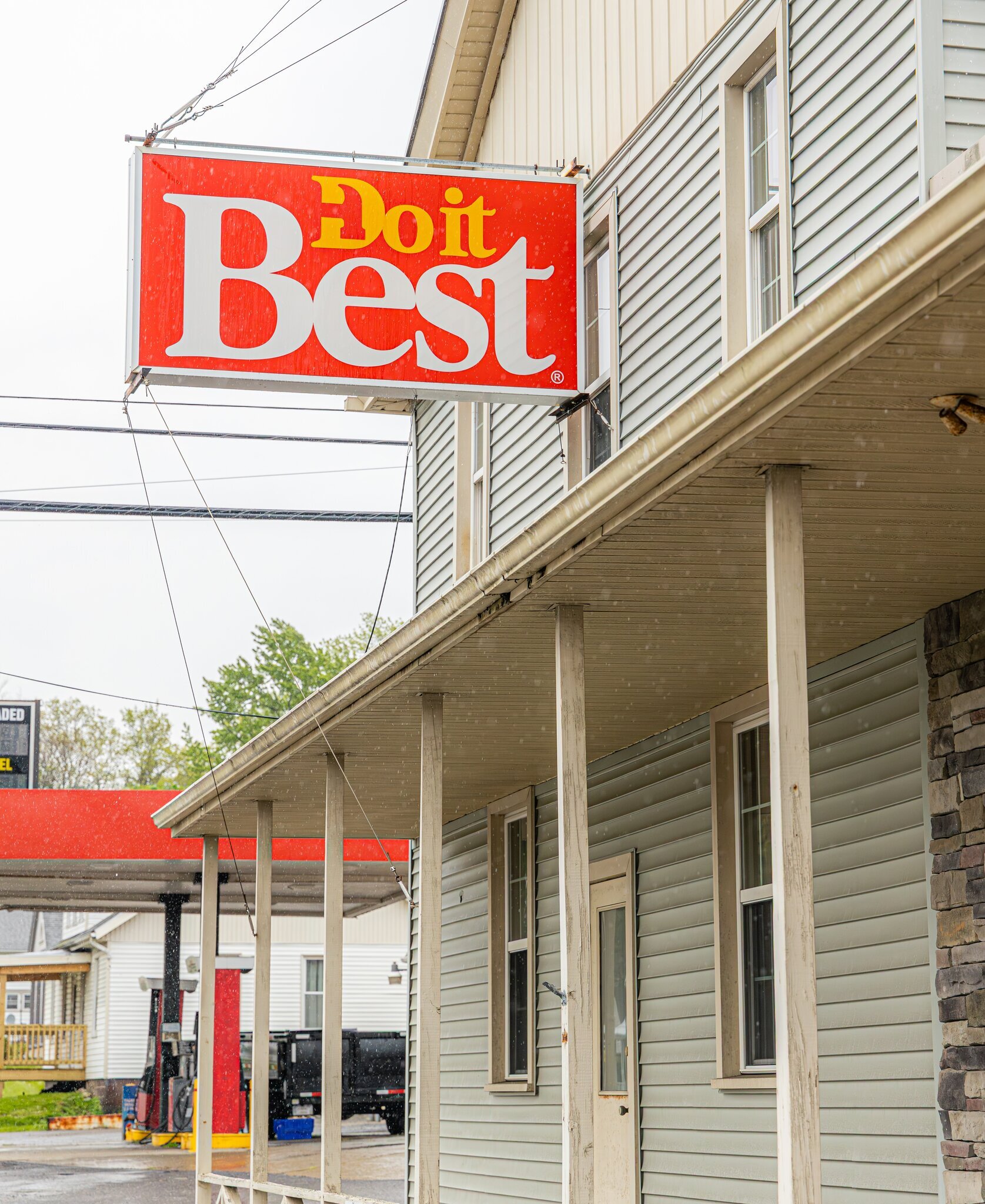 The Do It Best sign at Damascus Hardware in Ohio